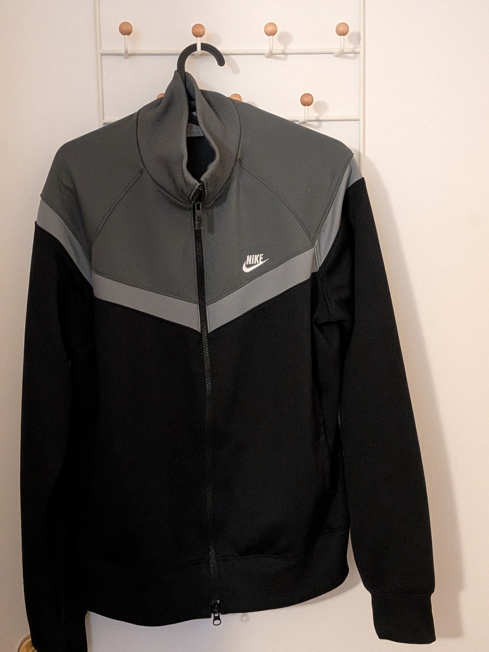 Nike Men’s Black & Gray Full-Zip Track Jacket